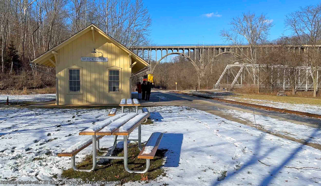 CVSR 365 disappears under the Route 82 bridge.